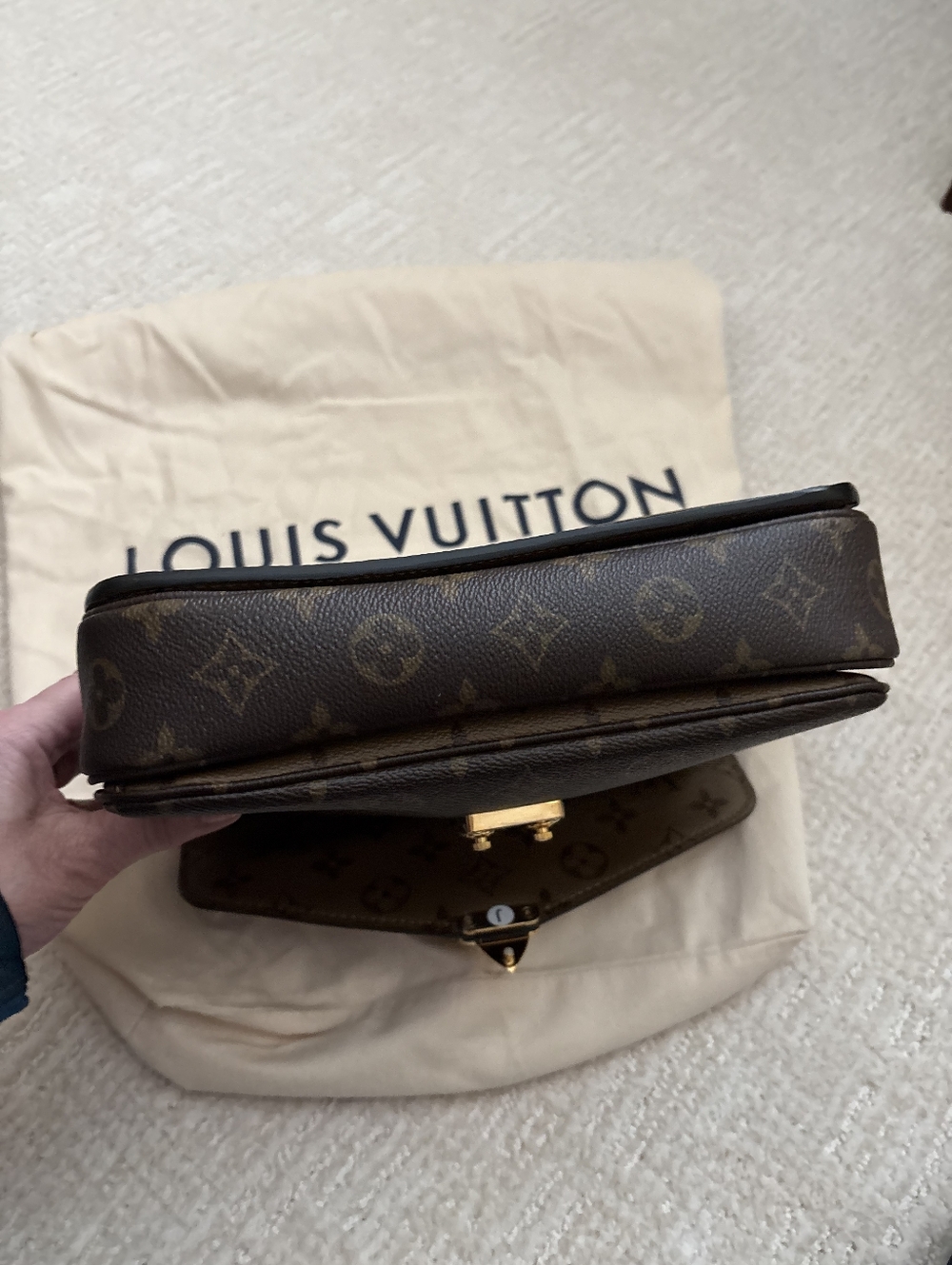 Louis Vuitton Pochette Metis Reverse - Picture 4 of 7